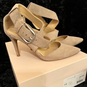 CHINESE LAUNDRY Neutral Tan Suede Buckle Heel
